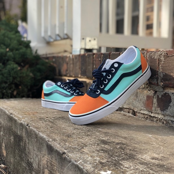 Custom Vans - Picture 2 of 4